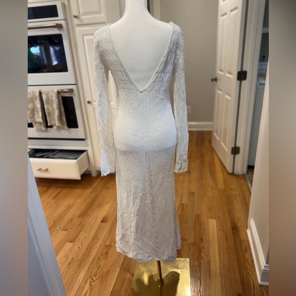 Elegant White beach Cover Up - Picture 5 of 7